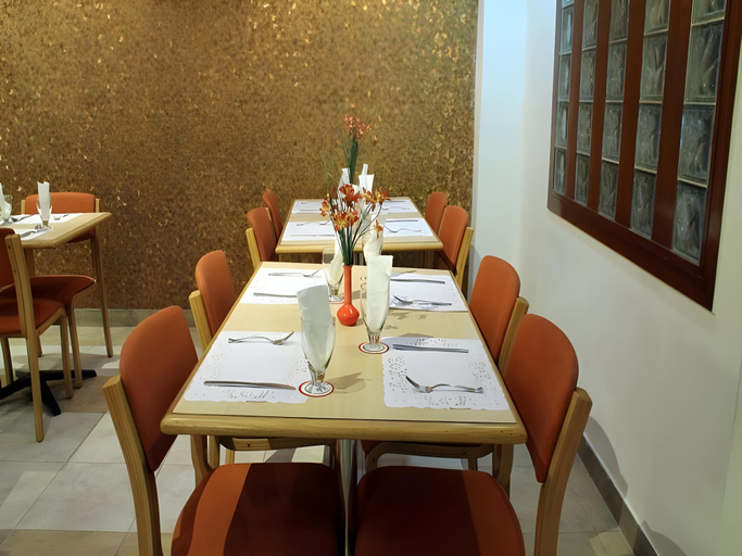 Food & Drinks 5, Hotel Grand President, Delhi