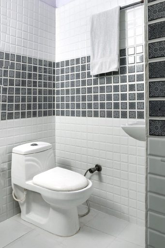 Bathroom 5, Hotel Sunrise Inn, Gautam Buddha Nagar
