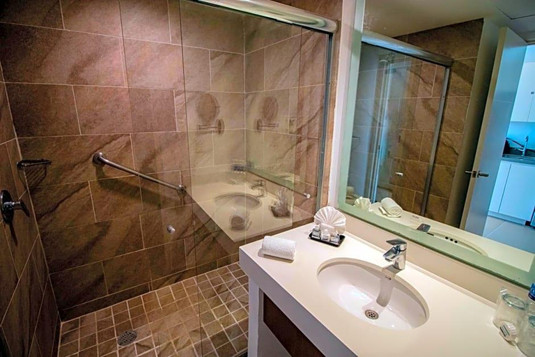 Bathroom 4, Pacific Palace Beach Tower Hotel, Mazatlán