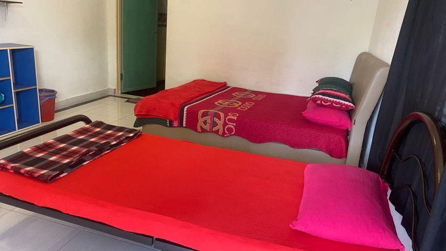 Room 4, Capital O 91189 Chalet Asyuk Maju, Baling