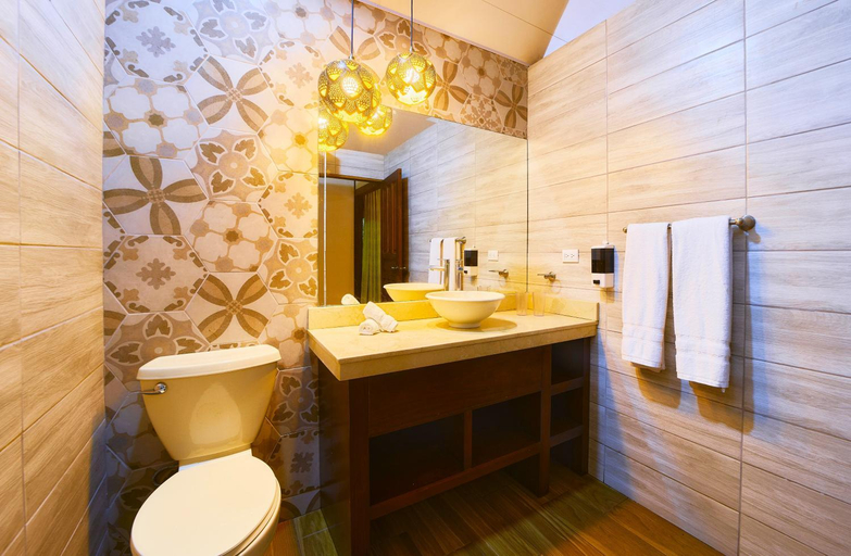 Bathroom 4, Evergreen Lodge, Pococí