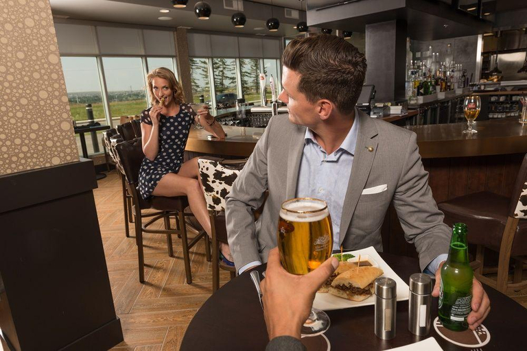 Food & Drinks 5, Applause Hotel by CLIQUE, Division No. 6