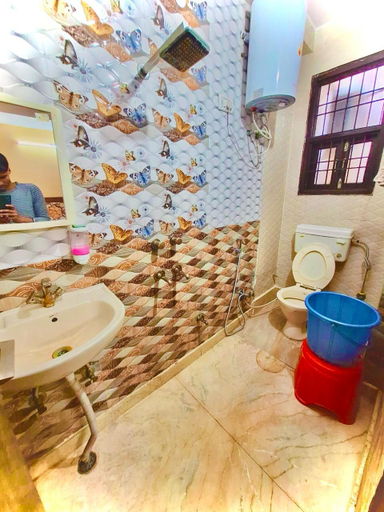 Bathroom, SSS Group Hotel 🏨 , Delhi