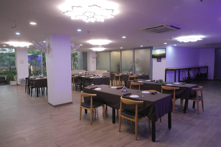 Food & Drinks 2, Hotel Aarkay Palace, Gautam Buddha Nagar