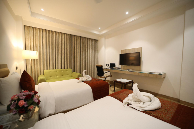 Bedroom 2, le seasons the park , Gautam Buddha Nagar