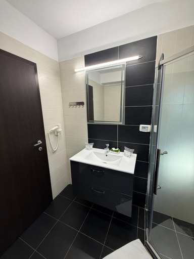 Bathroom 3, Royal Paradise Beach, Navodari