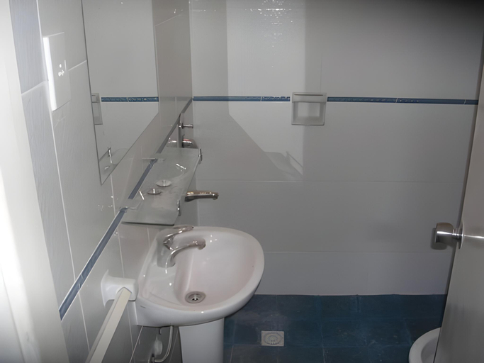 Bathroom 5, Hotel Marbella, n.a351
