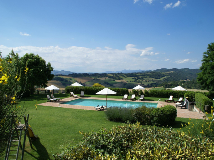 Others 5, Holiday Home in Montone with Pool, Perugia