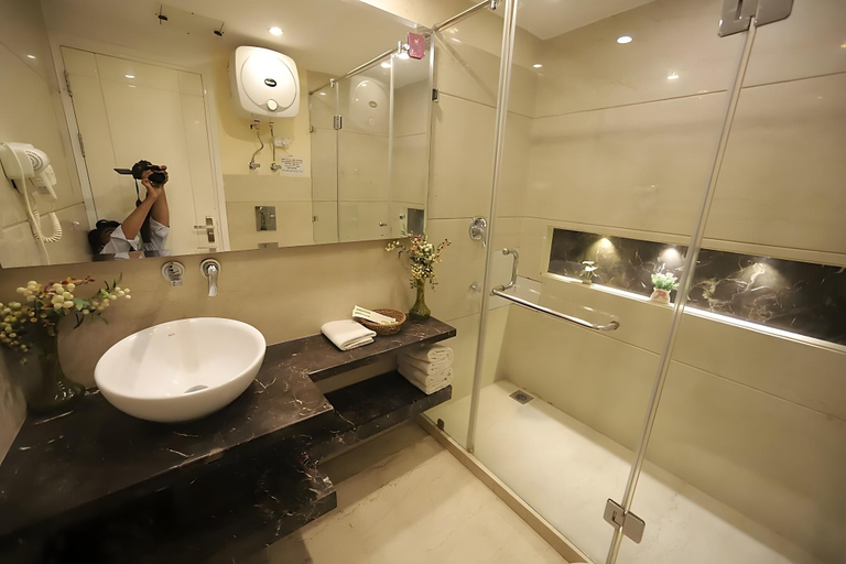 Bathroom 4, Hotel Picasso Naraina, Delhi