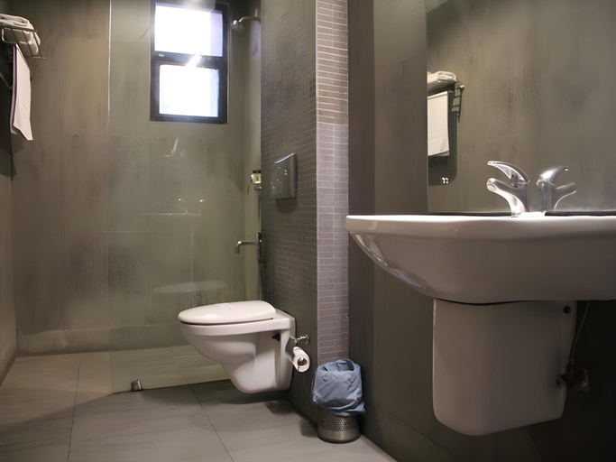Bathroom, Hotel Emarald, Delhi