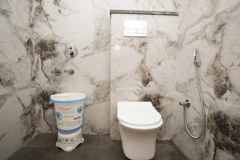 Bathroom 4, Hotel Diamond Stay 10 minutes walking from Nizamuddin Railway Station, Delhi