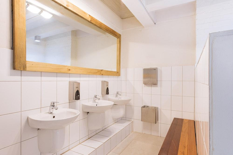 Bathroom 5, Trail's End, Overberg