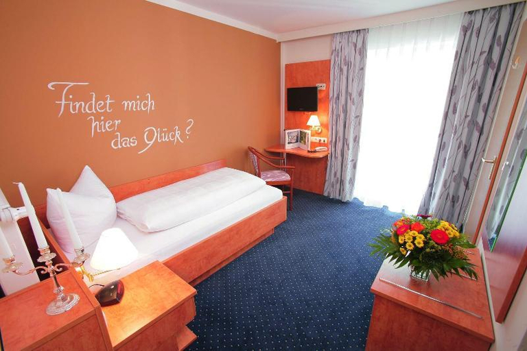 Bedroom 4, Hotel Seeblick, Traunstein