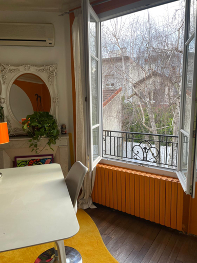 Others 3, Guest room in a green setting, Seine-Saint-Denis