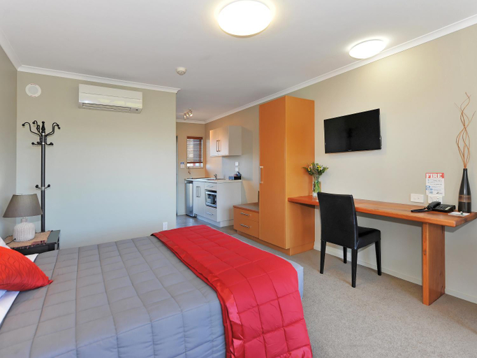 Bedroom 3, Mohua Motels, Tasman
