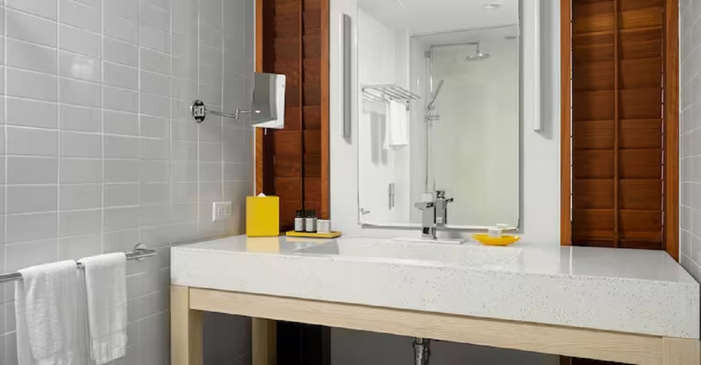 Bathroom 4, Hilton Vacation Club The Modern Honolulu, Honolulu