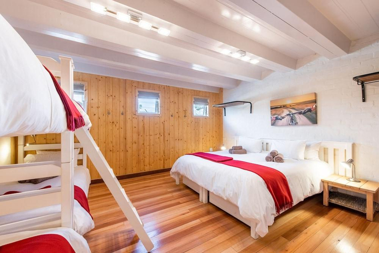 Bedroom 3, Trail's End, Overberg