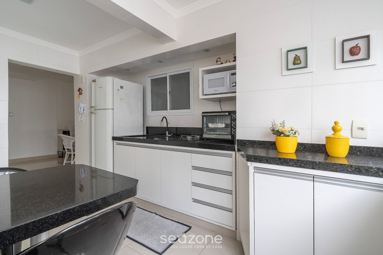 Private kitchen 5, Apt 1 Block From Beach in BC Great Location Cep093, Balneário Arroio do Silva