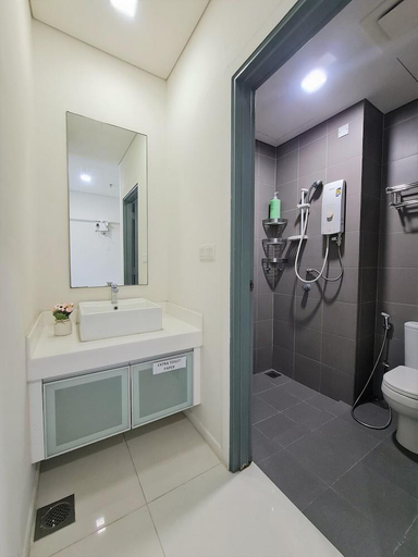 Bathroom 5, Mercu Summer Suite KLCC @ Penguin Home, Kuala Lumpur