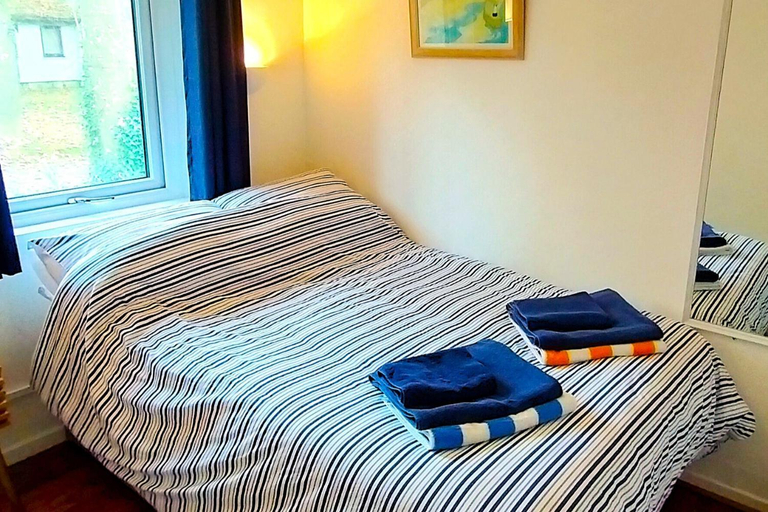 5, Painters Cottage 2-Bed Chalet Free Leisure Passes, Cornwall