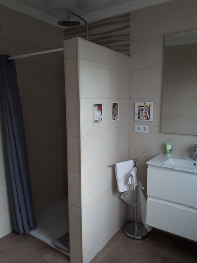 Bathroom 2, La Casa Jazmin, Cádiz