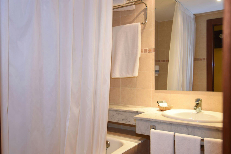 Bathroom 5, RVHotels Tuca, Lleida