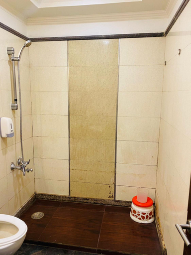 Bathroom 3, Qotel Express Sandberry - Prashant Vihar , Delhi