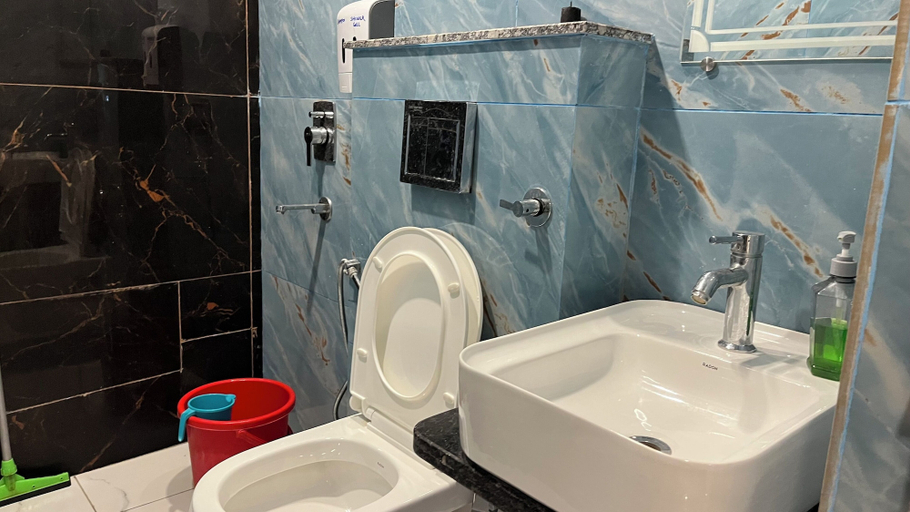 Bathroom, Kedar inn, Garhwal