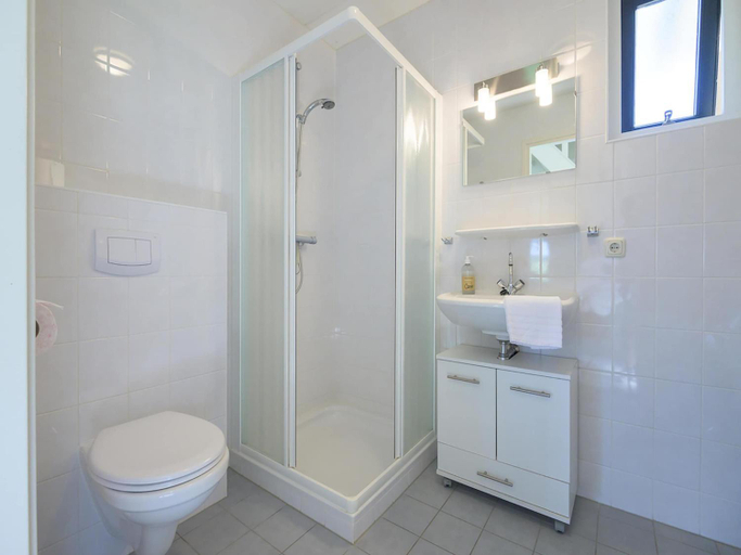 Bathroom 3, Bungalow in Sondel near Slotermeer Lake, Gaasterlân-Sleat