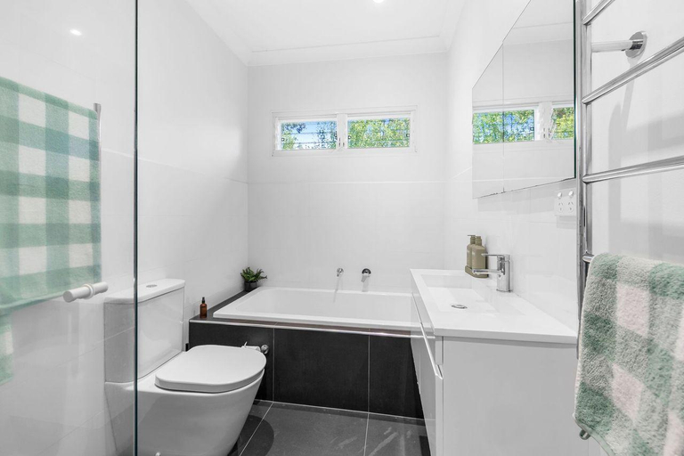 Bathroom, Coastal Charm, Surf Coast - West