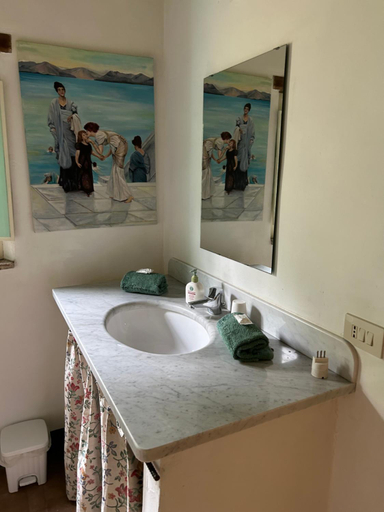 Bathroom 2, Casa Octavia, Lucca