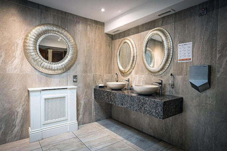 Bathroom, Greenhills Hotel