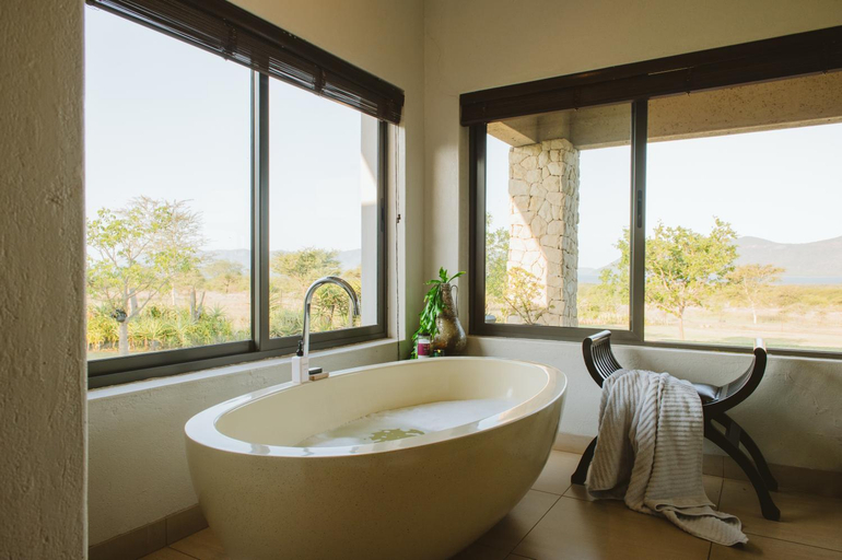 Bathroom 4, Tandweni Villa, Zululand