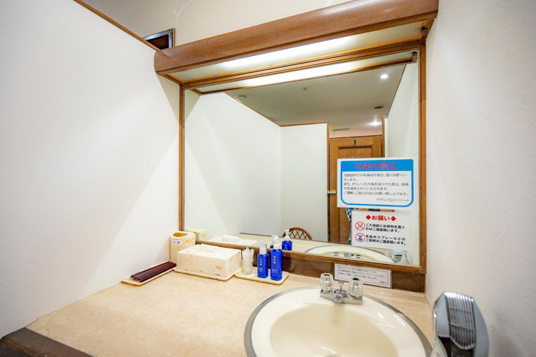 Bathroom 5, Southern Cross Resort, Itō