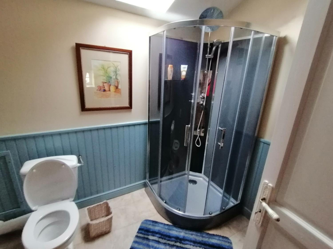 Bathroom 4, Vingt Grand Rue, Charente