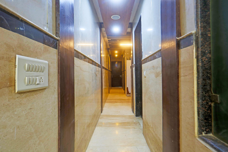 Public Area 3, FabHotel Trish The Gera, Delhi