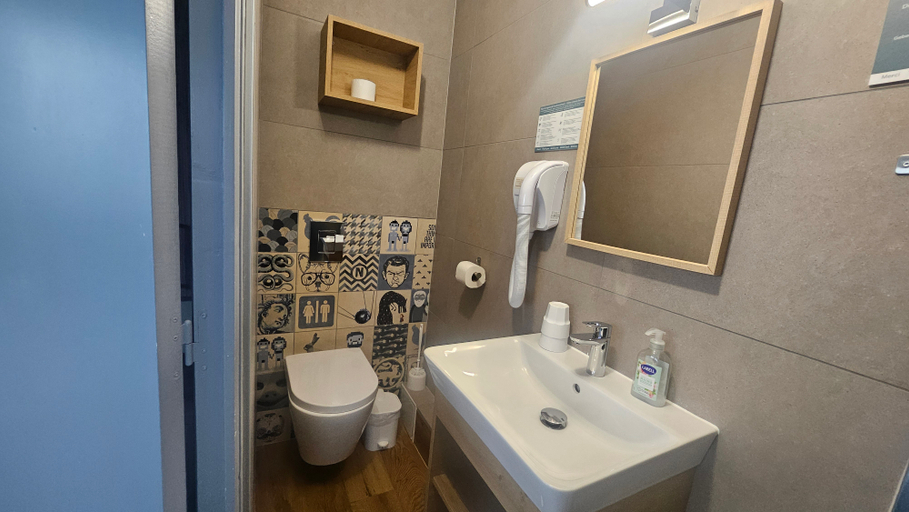 Bathroom 3, Hotel Les Pieux - Cotentin, Manche