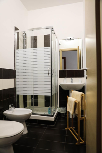 Others 2, Aura Home rent of rooms with shared kitchen, Bari