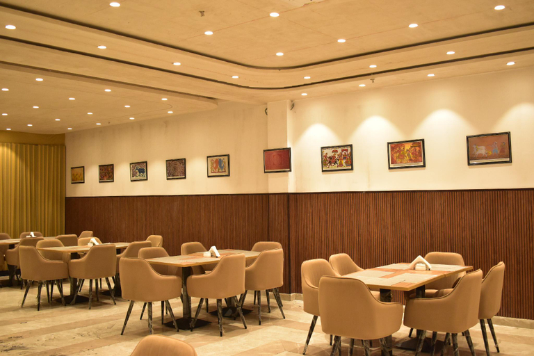 Food & Drinks 5, Qotel Signature Coleman Janakpuri, Delhi