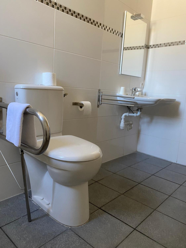 Bathroom 5, Hôtel de Flandre, Oise