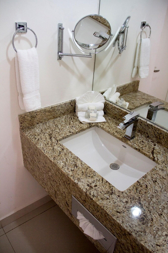 Bathroom 4, Bahia Escondida Hotel, Convention Center&Resort, Santiago