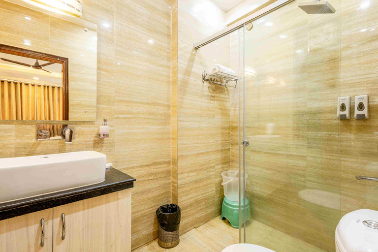 Bathroom 4, Lime Tree Hotel & Banquet Millennium City Centre, Gurgaon