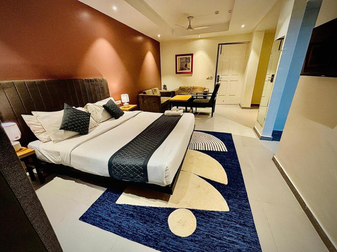 Bedroom 2, The Roseman Hotel and Suites, Gautam Buddha Nagar