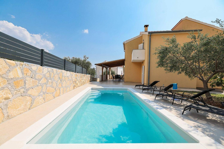 Sport & Beauty 2, Holiday Home in Jasenice near the Sea, Jasenice
