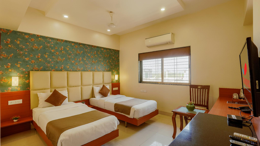 Bedroom 3, Magnus Square Business Hotel, Pune