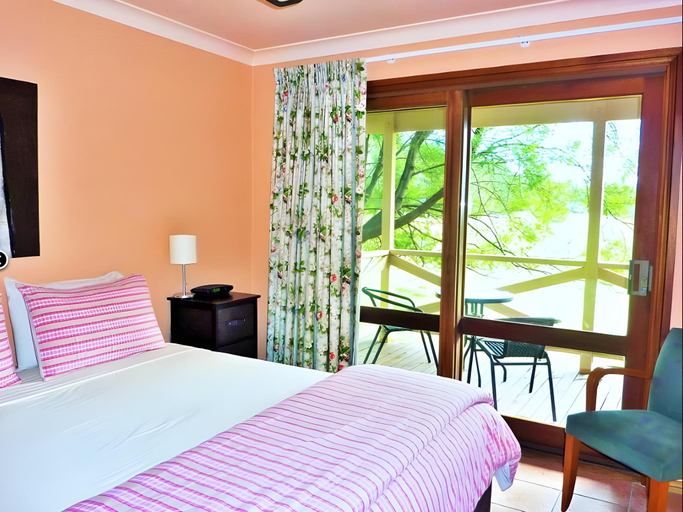 Bedroom, Madison's Mountain Retreat, Hawkesbury