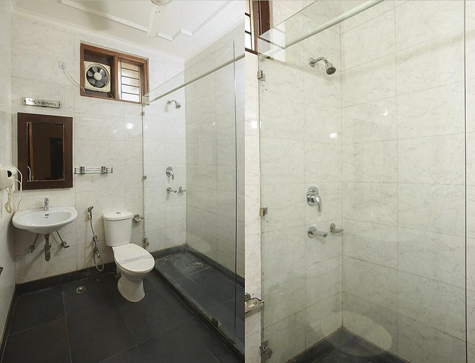 Bathroom 4, Pals Inn, Delhi
