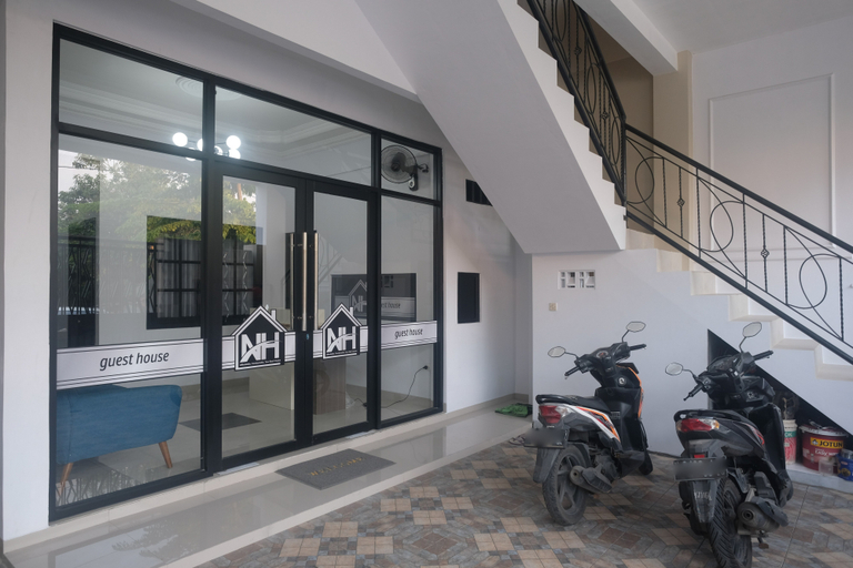 Exterior & Views 2, RedDoorz Syariah near UNIMUS Semarang, Semarang