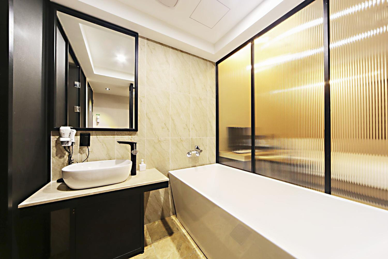 Bathroom 5, Changwon Masan Hotel Almond, Masan