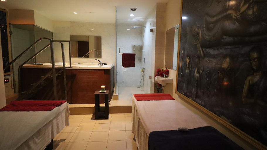Bathroom 4, Skycity Hotel, Gurgaon